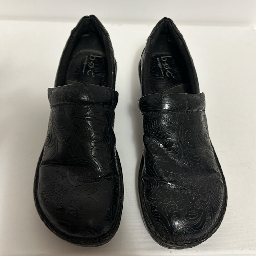 B.O.C Born Peggy Tooled Leather Look Clogs Embossed Paisley Black Women Size 9.5 - Picture 4 of 8
